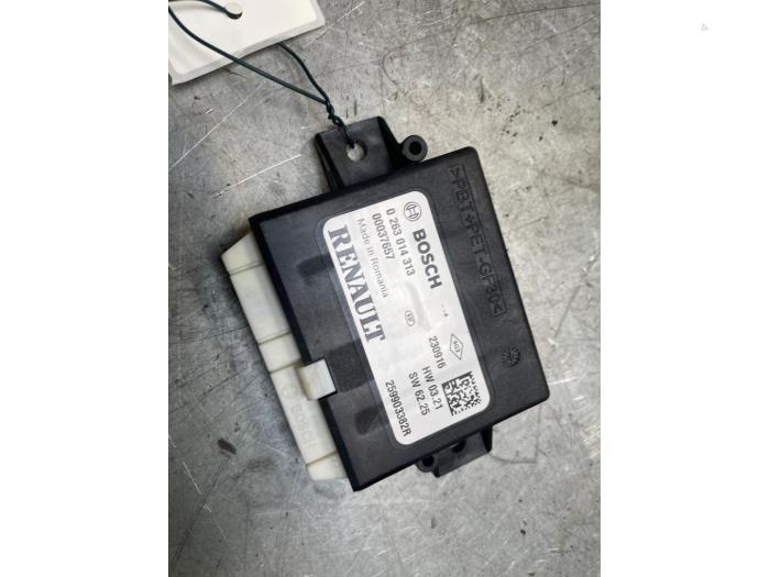 Usados Módulo PDC Renault Master III (MA/MB/MC/MD/MH/MF/MG/MH) 2.3 dCi 135 16V FWD Precio € 90,75 IVA incluido ofrecido por Poolman autodemontage
