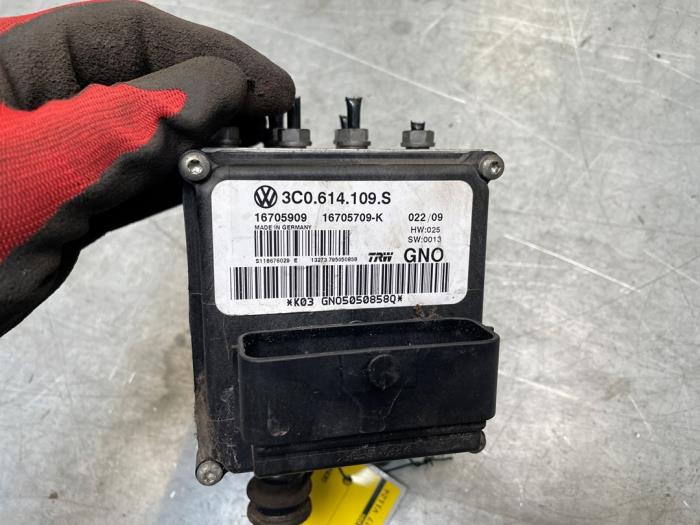 Begagnade ABS-pump Volkswagen Passat Variant (3C5) 1.4 TSI 16V Pris € 39,00 Marginaltabell erbjuds av Poolman autodemontage