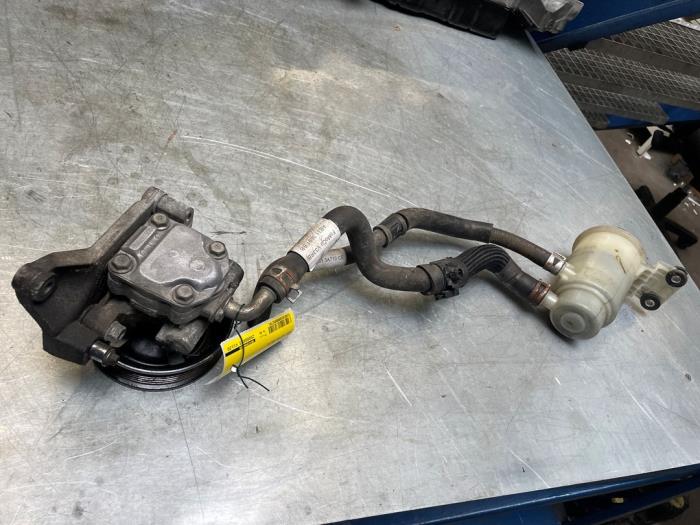 Usagé Pompe de direction Ford Ranger 3.2 TDCI 20V 4x4 Prix € 90,74 Prix TTC proposé par Poolman autodemontage