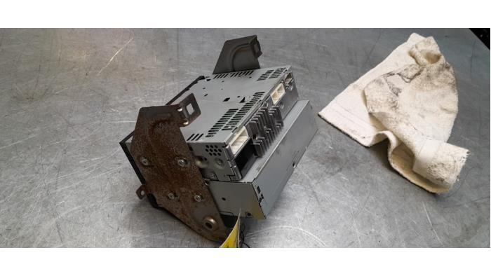 Lecteur CD d'un Nissan Navara (D40) 2.5 dCi 16V 4x4 2008