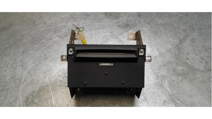 Lecteur CD d'un Nissan Navara (D40) 2.5 dCi 16V 4x4 2008