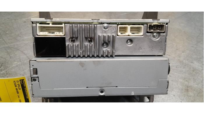 Lecteur CD d'un Nissan Navara (D40) 2.5 dCi 16V 4x4 2008