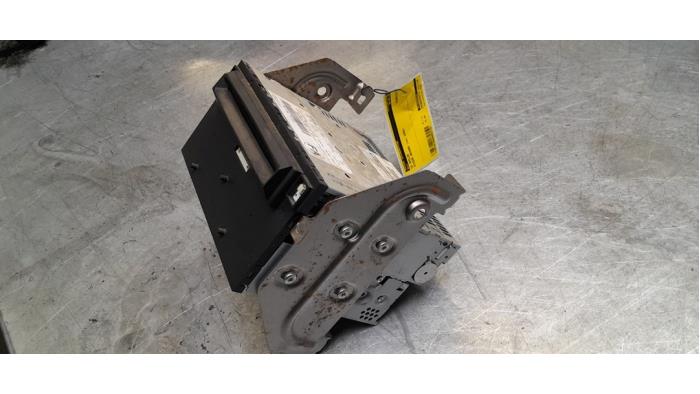 Lecteur CD d'un Nissan Navara (D40) 2.5 dCi 16V 4x4 2008