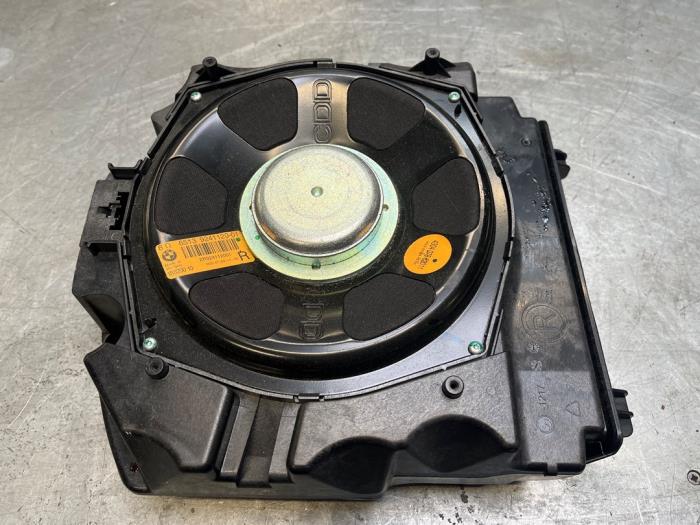 Używane Subwoofer BMW 5 serie Gran Turismo (F07) 535i 24V TwinPower Turbo Cena € 25,00 Procedura marży oferowane przez Poolman autodemontage