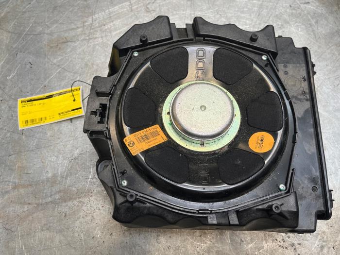 Używane Subwoofer BMW 5 serie Gran Turismo (F07) 535i 24V TwinPower Turbo Cena € 25,00 Procedura marży oferowane przez Poolman autodemontage