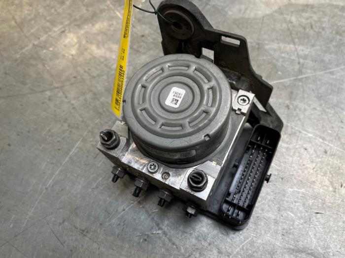 ABS-pump Volkswagen Passat Variant (3G5), 2014 / 2024 1.4 GTE 16V, Kombi, El Bensin, 1.395cc, 160kW (218pk), FWD, CUKC; DGEB, 2015-06 / 2024-03 (Begagnad)
