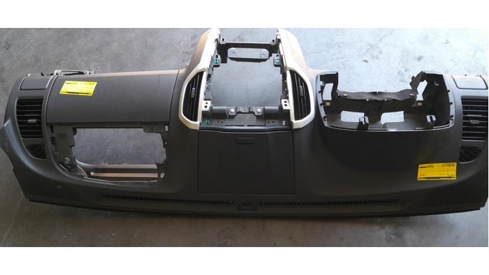 Usados Salpicadero Isuzu D-Max (TFR/TFS) 2.5 D Twin Turbo 4x4 Precio € 423,50 IVA incluido ofrecido por Poolman autodemontage