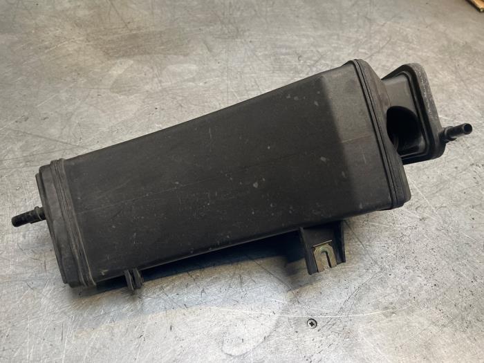 Gebrauchte Kohlenstofffilter Porsche 911 (996) 3.6 Turbo 4 24V Preis € 40,00 Margenregelung angeboten von Poolman autodemontage
