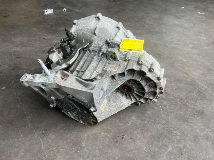 Boîte de vitesse d'un Ford Transit Custom 2.0 TDCi 16V Eco Blue 105 2017