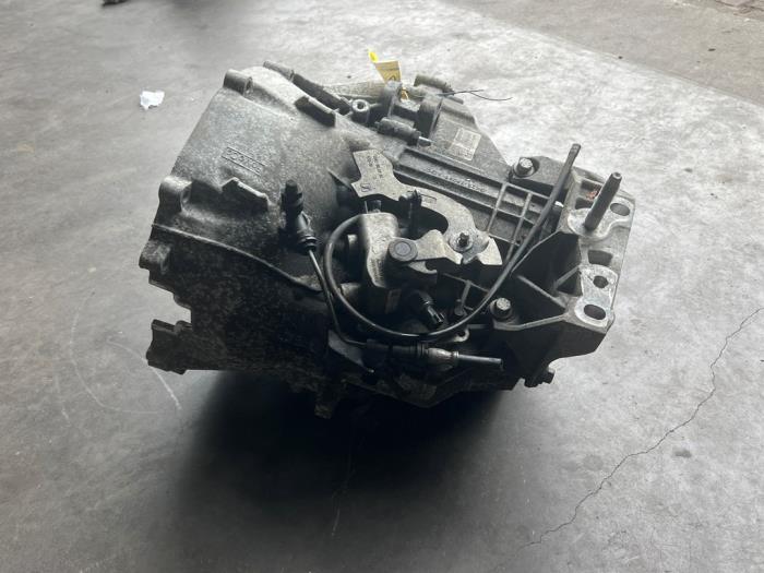 Boîte de vitesse d'un Ford Transit Custom 2.0 TDCi 16V Eco Blue 105 2017