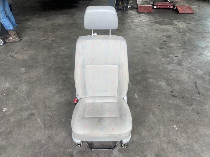 Używane Fotel (bus) Volkswagen Transporter T5 1.9 TDi Cena € 150,00 Procedura marży oferowane przez Poolman autodemontage
