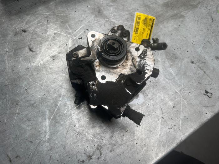Usagé Pompe haute pression Volvo V70 (SW) 2.4 D5 20V Prix € 75,00 Règlement à la marge proposé par Poolman autodemontage
