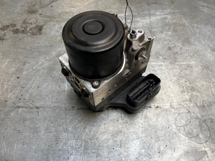 Usagé Pompe ABS Lexus IS (E2) 250 2.5 V6 24V Prix € 50,00 Règlement à la marge proposé par Poolman autodemontage