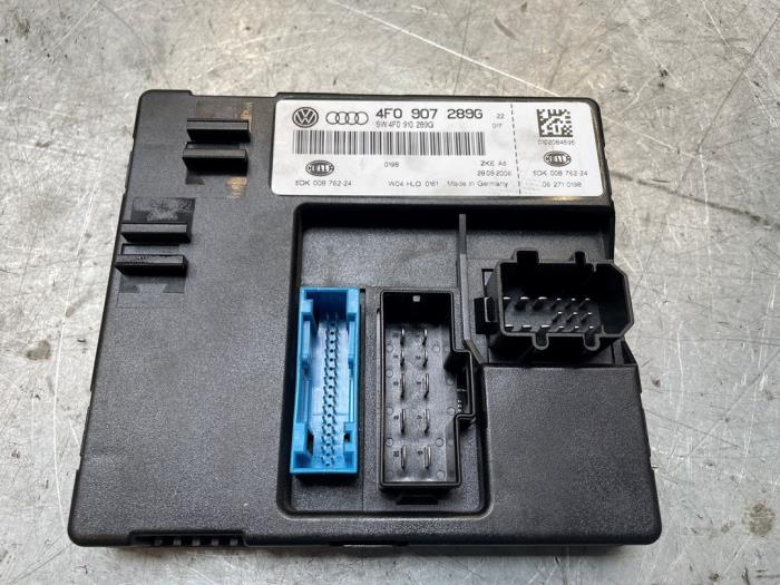 Używane Sterownik Body Control Audi S6 (C6) 5.2 V10 40V Cena € 39,00 Procedura marży oferowane przez Poolman autodemontage