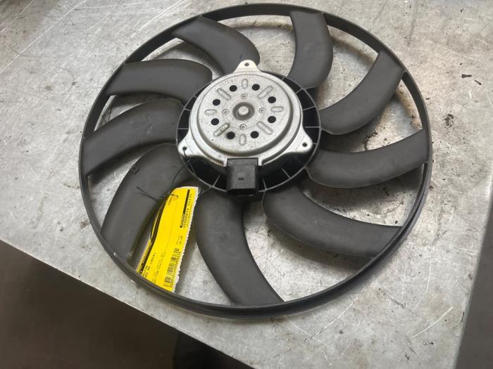 Używane Wentylator Audi A4 Avant (B8) 1.8 TFSI 16V Quattro Cena € 29,00 Procedura marży oferowane przez Poolman autodemontage