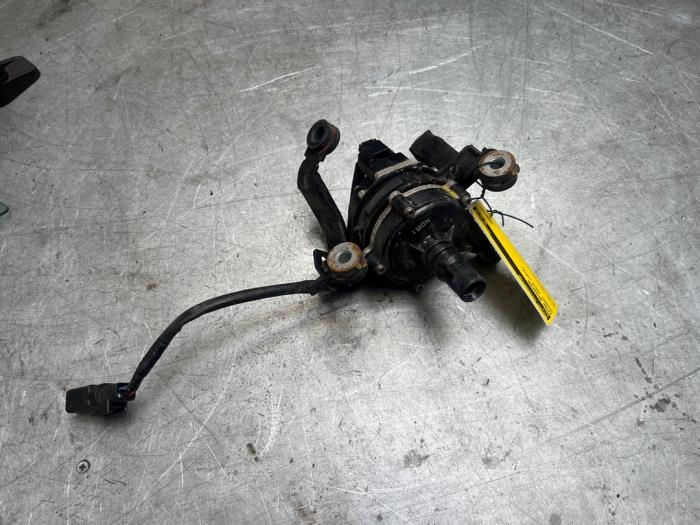 Begagnade Extra vattenpump Hyundai Ioniq 1.6 GDI 16V Hybrid Pris € 40,00 Marginaltabell erbjuds av Poolman autodemontage