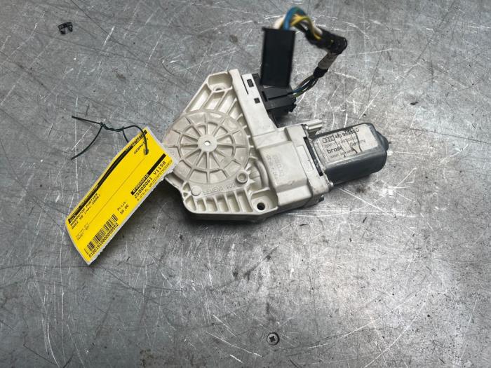 Usados Motor de ventanilla de puerta Audi S6 (C6) 5.2 V10 40V Precio € 50,00 Norma de margen ofrecido por Poolman autodemontage
