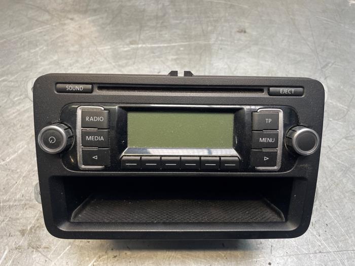 Używane Radio Volkswagen Polo V (6R) 1.2 12V Cena € 30,00 Procedura marży oferowane przez Poolman autodemontage