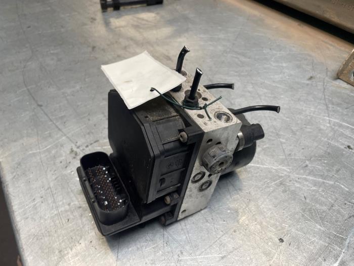 Usagé Bloc ABS Audi A6 Quattro (C5) 2.4 V6 30V Prix € 40,00 Règlement à la marge proposé par Poolman autodemontage