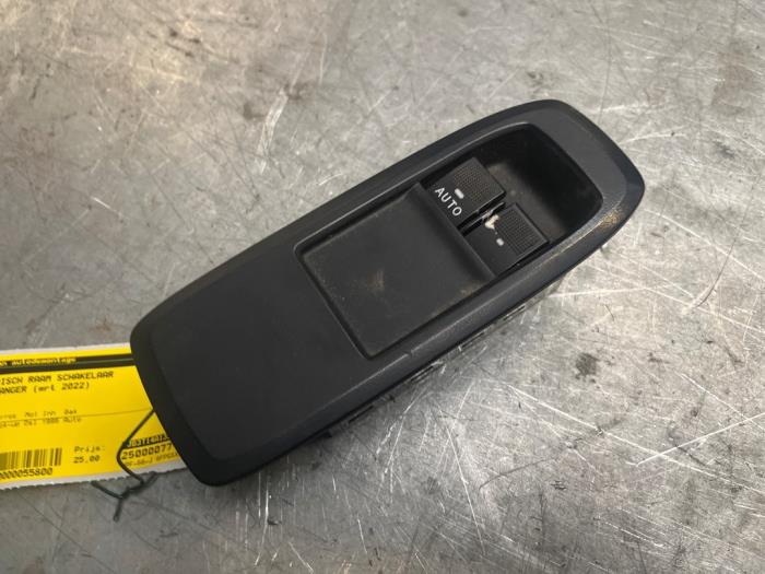 Usados Interruptor de ventanilla eléctrica Ford Ranger 2.0 Bi-TDCi 16V 4x4 Precio € 30,25 IVA incluido ofrecido por Poolman autodemontage