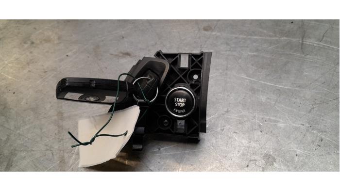 Używane Stacyjka + Kluczyk BMW X5 (E70) 4.8i V8 32V Cena € 40,00 Procedura marży oferowane przez Poolman autodemontage