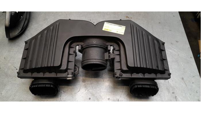 Begagnade Luftfilterhus BMW X5 (E70) 4.8i V8 32V Pris € 75,00 Marginaltabell erbjuds av Poolman autodemontage