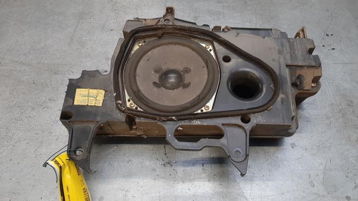 Begagnade Bashögtalare Toyota Land Cruiser (J12) 3.0 D-4D 16V Pris € 39,00 Marginaltabell erbjuds av Poolman autodemontage
