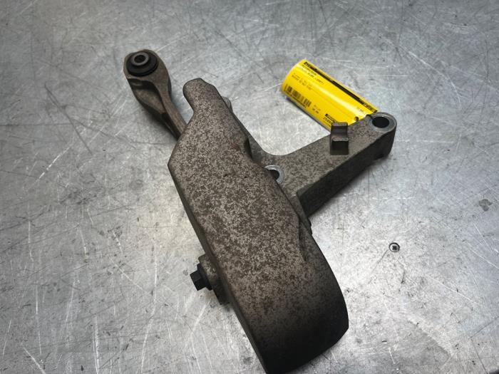 Usagé Support moteur Volvo XC90 I 3.2 24V Prix € 30,00 Règlement à la marge proposé par Poolman autodemontage