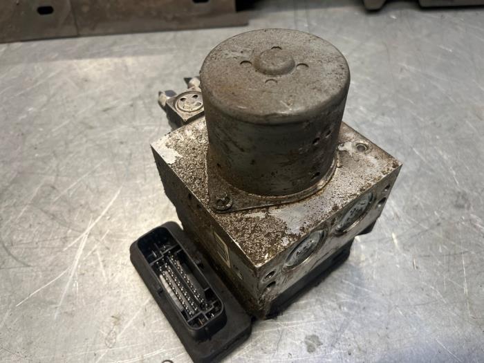 Usagé Pompe ABS Jeep Grand Cherokee (WK/WK2) 3.0 CRD V6 24V Prix € 100,00 Règlement à la marge proposé par Poolman autodemontage