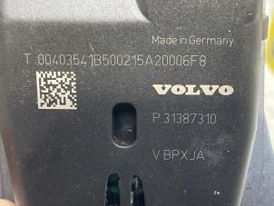 Regnsensor från en Volvo V60 I (FW/GW) 2.4 D6 20V AWD Twin Engine Plug-in Hybrid 2015