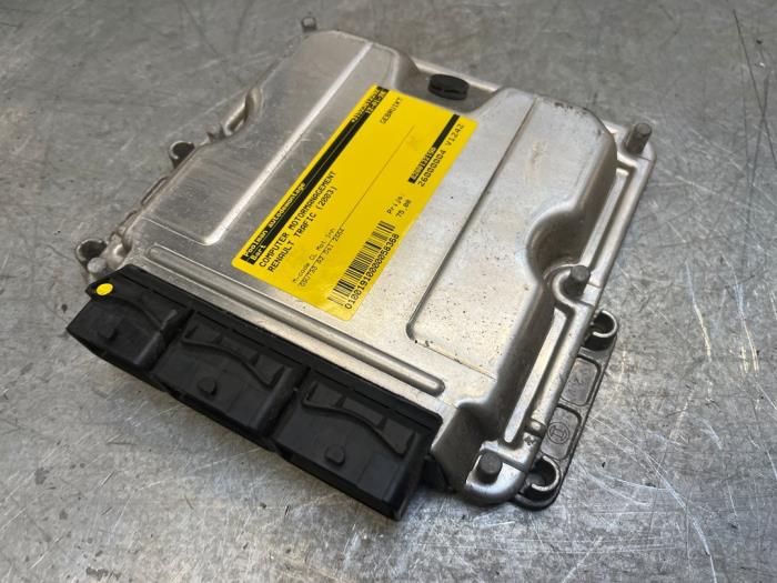 Used Engine management computer Renault Trafic New (FL) 2.5 dCi 16V 135 Price € 75,00 Margin scheme offered by Poolman autodemontage