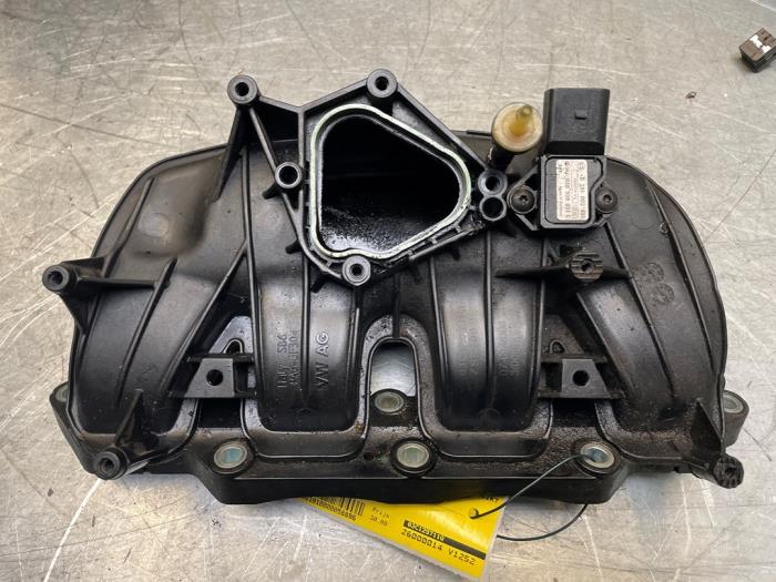 Używane Kolektor dolotowy Volkswagen Jetta III (1K2) 1.4 TSI 140 16V Cena € 30,00 Procedura marży oferowane przez Poolman autodemontage