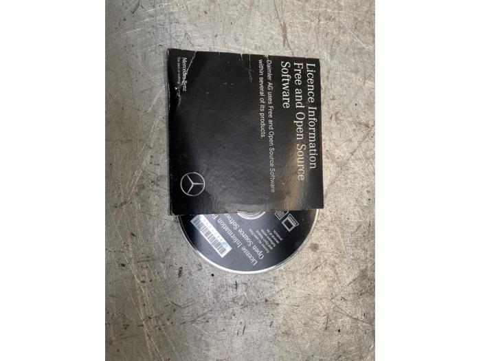 Używane Nawigacja CD Mercedes GLC Coupe (C253) 2.2 220d 16V BlueTEC 4-Matic Cena € 30,00 Procedura marży oferowane przez Poolman autodemontage