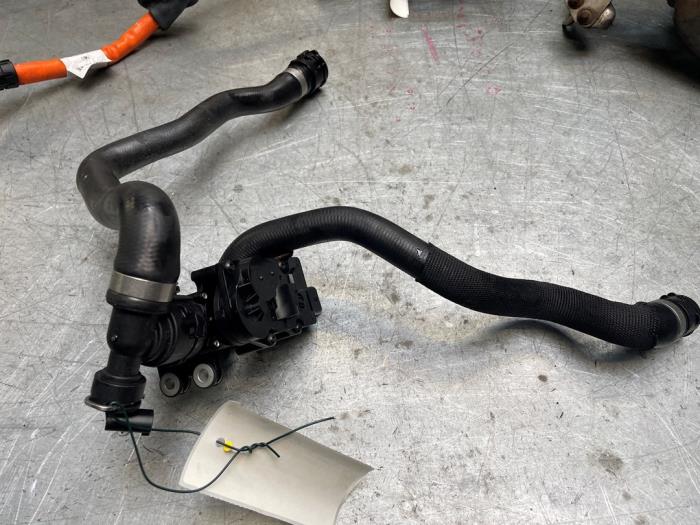 Begagnade Extra vattenpump Mercedes C (W205) C-350 e 2.0 16V Pris € 40,00 Marginaltabell erbjuds av Poolman autodemontage