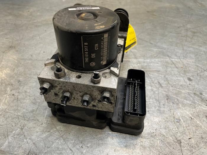 Usagé Pompe ABS Volkswagen Multivan T5 (7E/7HC/7HF/7HM) 2.5 Tdi Prix € 50,00 Règlement à la marge proposé par Poolman autodemontage