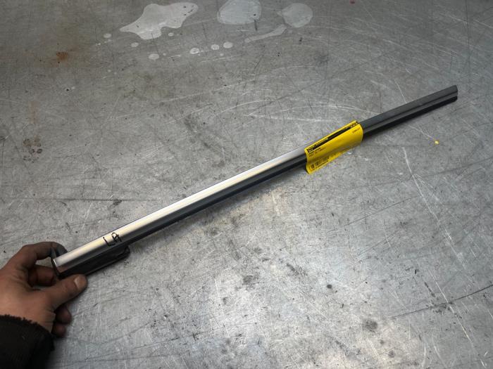 Usados Aleta de ventanilla Audi A5 Cabrio (8F7) 2.0 TFSI 16V Precio € 20,00 Norma de margen ofrecido por Poolman autodemontage