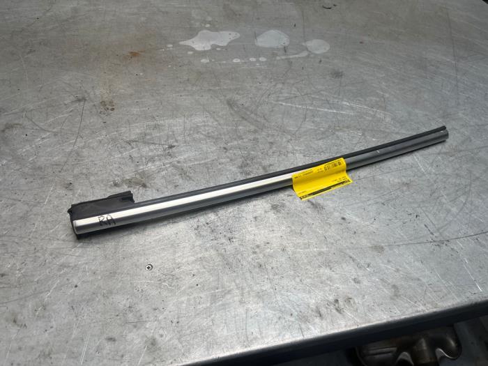 Usados Aleta de ventanilla Audi A5 Cabrio (8F7) 2.0 TFSI 16V Precio € 20,00 Norma de margen ofrecido por Poolman autodemontage