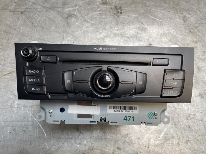 Używane Radio Audi A5 Cabrio (8F7) 2.0 TFSI 16V Cena € 50,00 Procedura marży oferowane przez Poolman autodemontage
