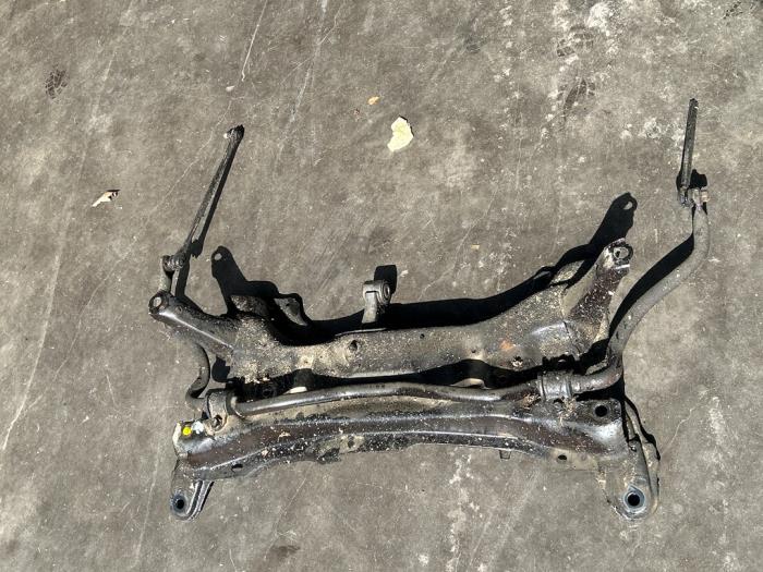 Usados Subchasis Toyota Yaris III (P13) 1.5 16V Dual VVT-iE Precio € 50,00 Norma de margen ofrecido por Poolman autodemontage