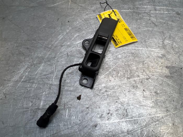 Convertible roof latch