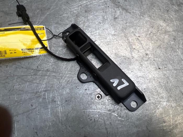 Convertible roof latch
