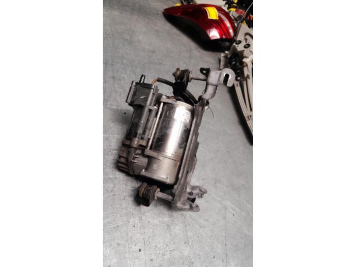 Begagnade Luftpump (fjädring) Mercedes C Estate (S205) C-350 e 2.0 16V Pris € 199,00 Marginaltabell erbjuds av Poolman autodemontage