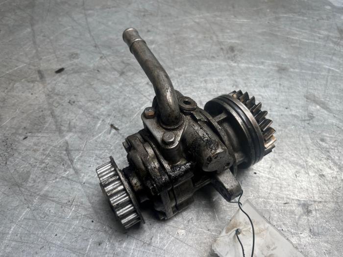 Usagé Pompe de direction Volkswagen Multivan T5 (7E/7HC/7HF/7HM) 2.5 Tdi Prix € 50,00 Règlement à la marge proposé par Poolman autodemontage
