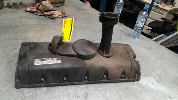 Gebrauchte Ventildeckel Volkswagen Multivan T5 (7E/7HC/7HF/7HM) 2.5 Tdi Preis € 30,00 Margenregelung angeboten von Poolman autodemontage