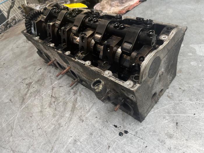 Zylinderkopf van een Volkswagen Multivan T5 (7E/7HC/7HF/7HM) 2.5 Tdi 2009