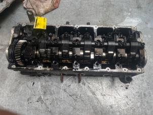Zylinderkopf van een Volkswagen Multivan T5 (7E/7HC/7HF/7HM) 2.5 Tdi 2009