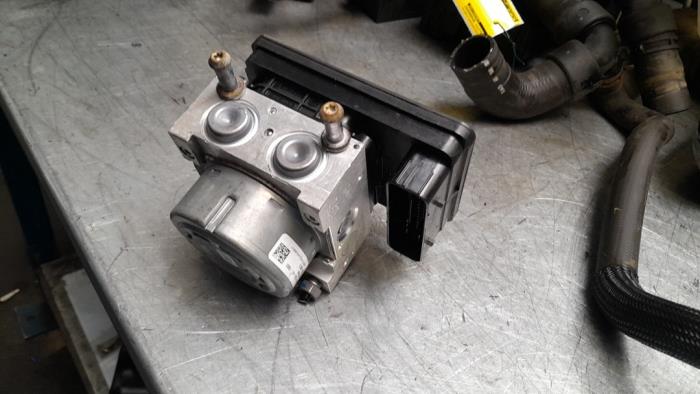 Usagé Pompe ABS Ford Mondeo V Wagon 2.0 Hybrid 16V Prix € 150,00 Règlement à la marge proposé par Poolman autodemontage