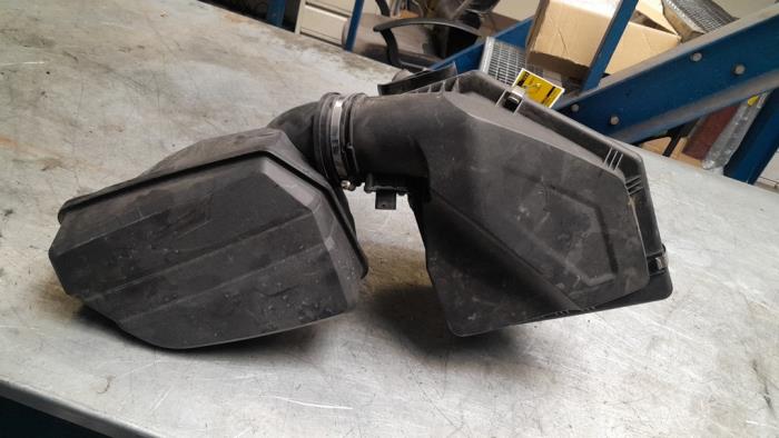 Begagnade Luftfilterhus BMW 3 serie (G20) 320e 2.0 TwinPower Turbo 16V Pris € 75,00 Marginaltabell erbjuds av Poolman autodemontage