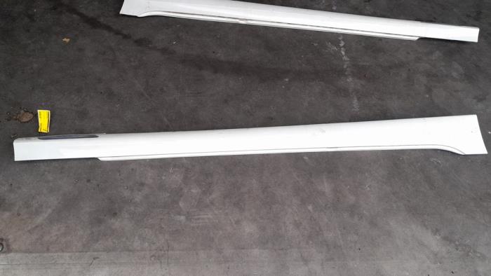 Front sill – 51778069382