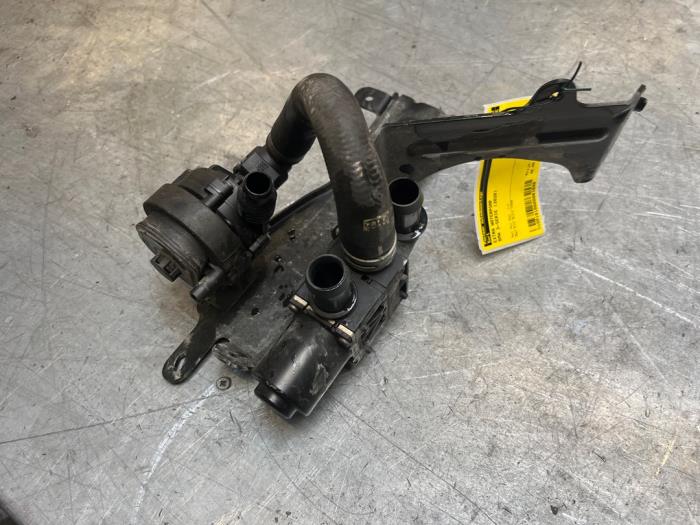 Begagnade Extra vattenpump BMW 3 serie (G20) 320e 2.0 TwinPower Turbo 16V Pris € 40,00 Marginaltabell erbjuds av Poolman autodemontage